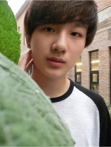 李宏毅娱乐吃瓜